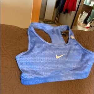 NWT NIKE SPORTS BRA SIZE MEDIUM